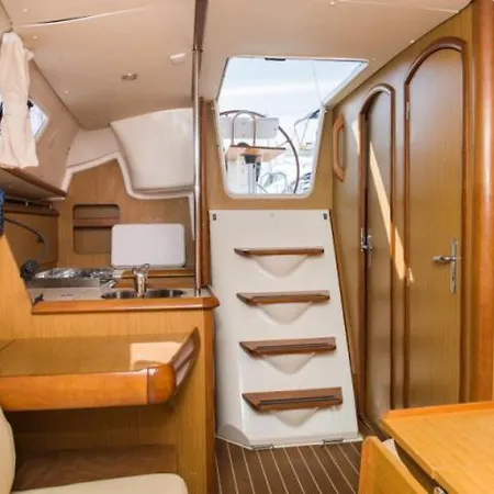 Old Harbor Corfu Yachts Apartamento *